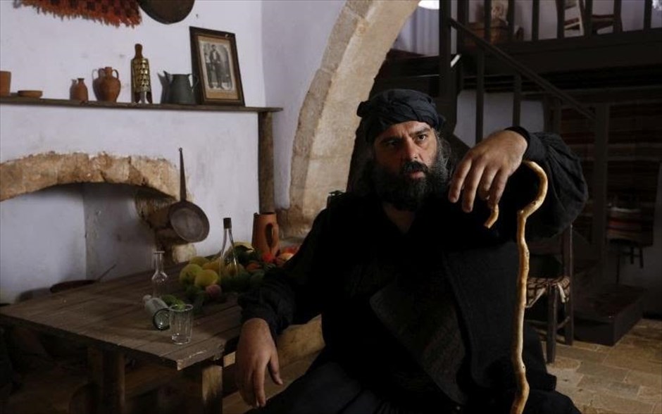  Καζαντζάκης. Με ένα ακόμα βιογραφικό δράμα διεθνούς συμπαραγωγής επιστρέφει ο Γιάννης Σμαραγδής, το οποίο βασίζεται στην αυτοβιογραφία του μεγάλου Έλληνα και οικουμενικού συγγραφέα Νίκου Καζαντζάκη, με τίτλο «Αναφορά στον Γκρέκο».