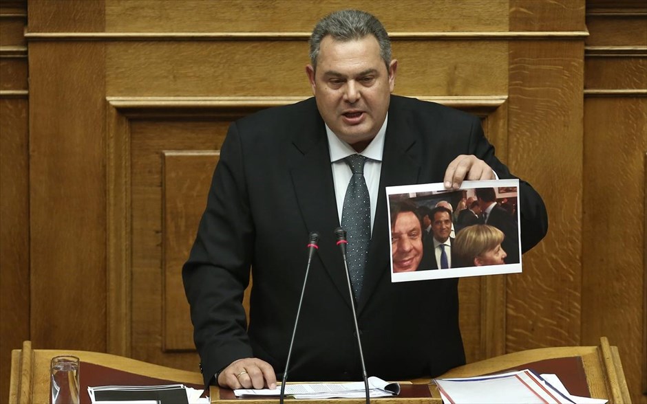 Σε εξέλιξη η συζήτηση για τη συμφωνία με τη Σαουδική Αραβία. Στιγμιότυπο από τη συζήτηση στην Ολομέλεια της Βουλής για&nbsp;την πώληση βλημάτων του Ελληνικού Στρατού Ξηράς και Αεροπορικών Βομβών της Ελληνικής Πολεμικής Αεροπορίας&nbsp;στη&nbsp;Σαουδική Αραβία. Στην φωτογραφία,&nbsp;ο υπουργός Εθνικής Άμυνας, Πάνος Καμμένος.