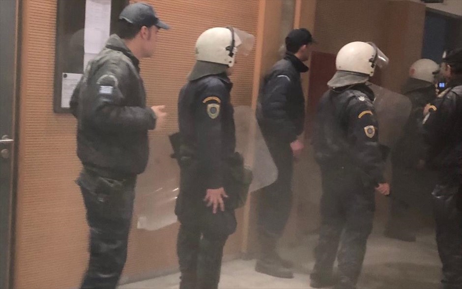 Πλειστηριασμοί: Επεισόδια και χημικά στο Ειρηνοδικείο Αθηνών 6. 