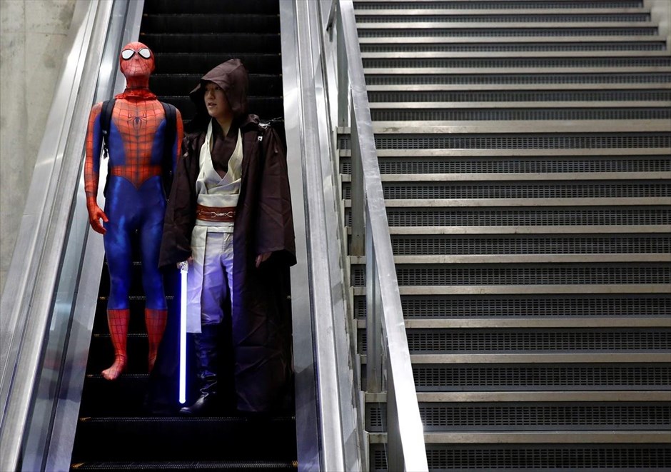 Έκθεση Comic Con στο Τόκιο. Επισκέπτες με κοστούμια Spider-Man και Star Wars, στην έκθεση Comic Con στο συνεδριακό κέντρο Makuhari Messe στην πόλη Τσίμπα, στην Ιαπωνία.