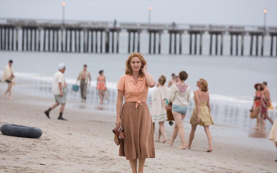 Wonder wheel. Το νέο δράμα του Γούντι Άλεν - με τους Κέιτ Ουίνσλετ, Τζάστιν Τίμπερλεϊκ, Τζούνο Τεμπλ και Τζιμ Μπελούσι - εκτυλίσσεται τη δεκαετία του ’50, στο Κόνι Άιλαντ, όταν η σύζυγος ενός μεσήλικα χειριστή καρουζέλ ερωτεύεται παράφορα έναν ναυαγοσώστη, τον οποίο φλερτάρει παράλληλα και η θετή κόρης της.