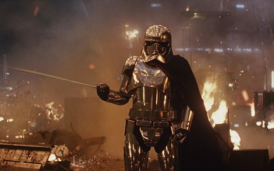 Star Wars: Οι τελευταίοι Τζεντάι. Η επιτυχημένη σειρά ταινιών επιστημονικής φαντασίας επιστρέφει με την όγδοη συνέχειά της, η οποία, σκηνοθετημένη από τον Ρίαν Τζόνσον, αποτελεί τη δεύτερη ταινία της τριλογίας σίκουελ.