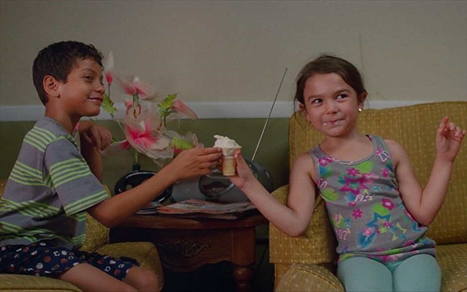 The Florida Project. Το δράμα του Σον Μπέικερ - με τους Γουίλεμ Νταφόε, Μπρούκλιν Πρινς και Βαλέρια Κότο - αποτυπώνει τον αγώνα των ανθρώπων που προσπαθούν να επιβιώσουν σε ένα δυσλειτουργικό κοινωνικό πλαίσιο.