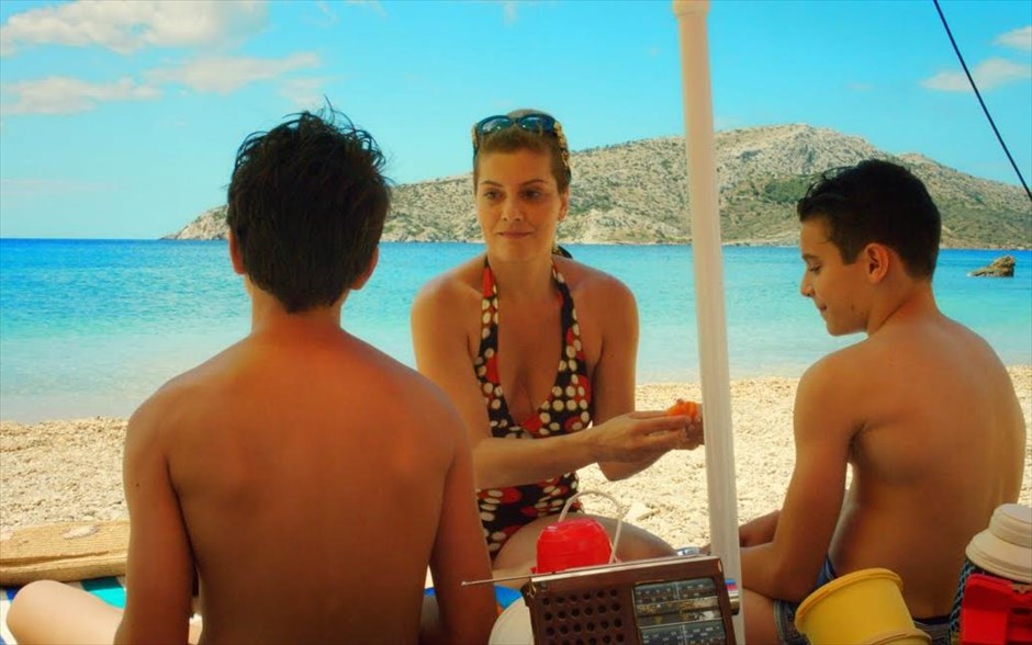 Τζαμάικα. Συγκινητική, αλλά και αισιόδοξη, η κομεντί του Ανδρέα Μορφονιού μιλάει για τη σαρωτική δύναμη της ζωής και την αδελφική αγάπη που ξεπερνά τα προβλήματα του παρελθόντος.