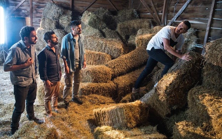 The bachelor 2. Μία από τις εμπορικότερες ελληνικές ταινίες της προηγούμενης κινηματογραφικής σεζόν επιστρέφει με την κωμική συνέχειά της, σκηνοθετημένη από τον Γιάννη Παπαδάκο.