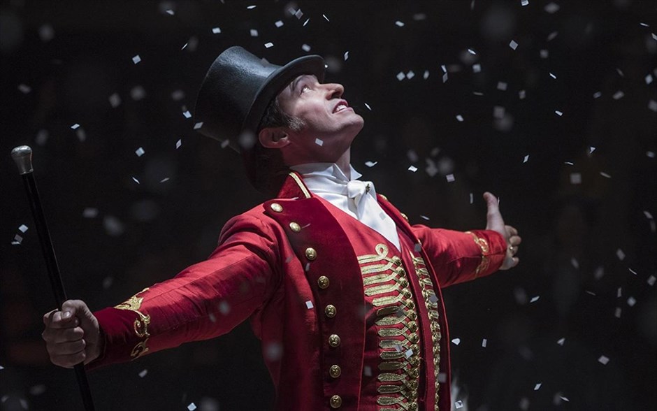The greatest showman. Αντλώντας έμπνευση από τη φιλοδοξία και τη φαντασία του Φ. Τ. Μπάρνουμ, ο οποίος, στα τέλη του 19ου αιώνα, έστησε ένα πρωτότυπο υπερθέαμα στα πρότυπα του τσίρκου, το εντυπωσιακό μιούζικαλ του Μάικλ Γκρέισι εξυμνεί τη γέννηση του θεάματος και τον θαυμασμό που νιώθουμε, όταν τα όνειρα γίνονται πραγματικότητα.