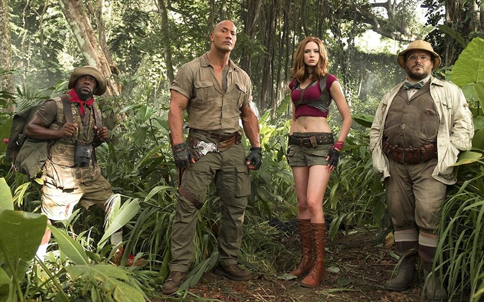 Jumanji. Στην οικογενειακή περιπέτεια φαντασίας του Τζέικ Κάσνταν -με τους Ντουέιν Τζόνσον, Κέβιν Χαρτ, Τζακ Μπλακ, Κάρεν Γκίλιαν και Μίσι Πάιλ-, ο κόσμος του Jumanji ζωντανεύει ξανά, όταν τέσσερις έφηβοι τον «επισκέπτονται» κατά λάθος, μέσω ενός βιντεοπαιχνιδιού.