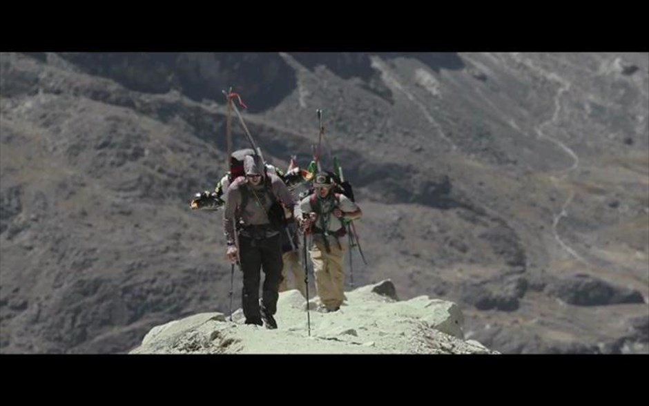 Mountain. Μια μοναδική κινηματογραφική και μουσική συνεργασία μεταξύ της Αυστραλιανής Ορχήστρας Δωματίου και της σκηνοθέτιδας Τζένιφερ Πίντομ, το ντοκιμαντέρ αυτό, με αφηγητή τον Γουίλεμ Νταφόε, κάνει μια σαγηνευτική εξερεύνηση στις υψηλότερες και μαγευτικότερες βουνοκορφές του πλανήτη, από την Ανταρκτική και την Αυστρία, μέχρι τη Νέα Ζηλανδία και το Θιβέτ.