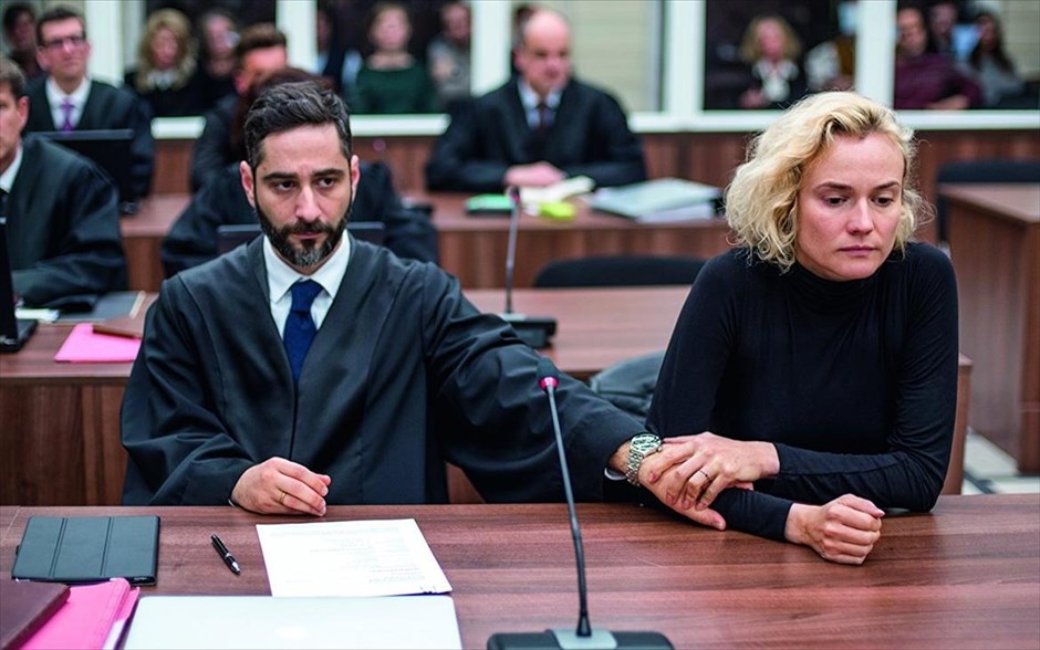 Μαζί ή τίποτα. Με ένα μεγάλο μέρος του γυρισμένο στην Αττική –στο Μαραθώνα, τοΣούνιο και τη Βαρυμπόμπη-, το γερμανικό δράμα του Φατίχ Ακίν, το οποίο απέσπασε τη Χρυσή Σφαίρα ξενόγλωσσης ταινίας και είναι υποψήφιο για το αντίστοιχο Όσκαρ, είναι ένα θρίλερ εκδίκησης με πολιτική χροιά και αφυπνιστικό μήνυμα για την εκρηκτική αύξηση εγκλημάτων μίσους, που πλήττουν τη Γερμανία τα τελευταία χρόνια.
