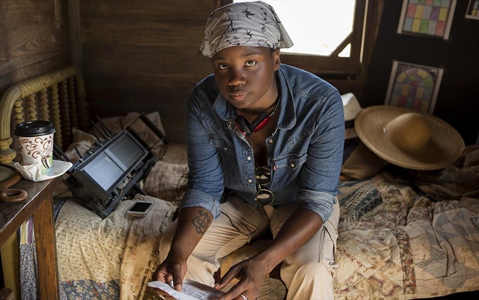 Mudbound: Δάκρυα στον Μισισιπή. Με τέσσερις υποψηφιότητες για Όσκαρ, το δράμα της Ντι Ρις, που βασίζεται στο μυθιστόρημα της Χίλαρι Τζόρνταν, παρακολουθεί τις&nbsp; παράλληλες ιστορίες δύο ανδρών στον αμερικανικό Νότο, οι οποίοι, επιστρέφοντας από τον Β΄ Παγκόσμιο Πόλεμο, αναπτύσσουν μια δυνατή φιλία και, μαζί με τις οικογένειές τους, παλεύουν να αντιμετωπίσουν τον ρατσισμό και να προσαρμοστούν στη ζωή μετά τον πόλεμο.
