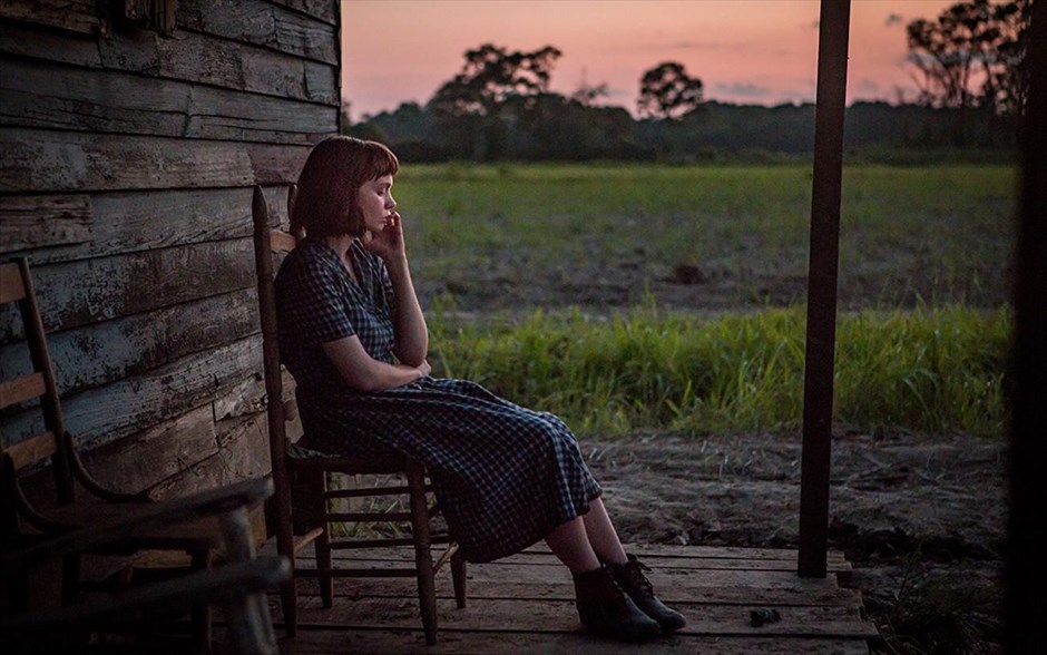 Mudbound: Δάκρυα στον Μισισιπή. Με τέσσερις υποψηφιότητες για Όσκαρ, το δράμα της Ντι Ρις, που βασίζεται στο μυθιστόρημα της Χίλαρι Τζόρνταν, παρακολουθεί τις&nbsp; παράλληλες ιστορίες δύο ανδρών στον αμερικανικό Νότο, οι οποίοι, επιστρέφοντας από τον Β΄ Παγκόσμιο Πόλεμο, αναπτύσσουν μια δυνατή φιλία και, μαζί με τις οικογένειές τους, παλεύουν να αντιμετωπίσουν τον ρατσισμό και να προσαρμοστούν στη ζωή μετά τον πόλεμο.