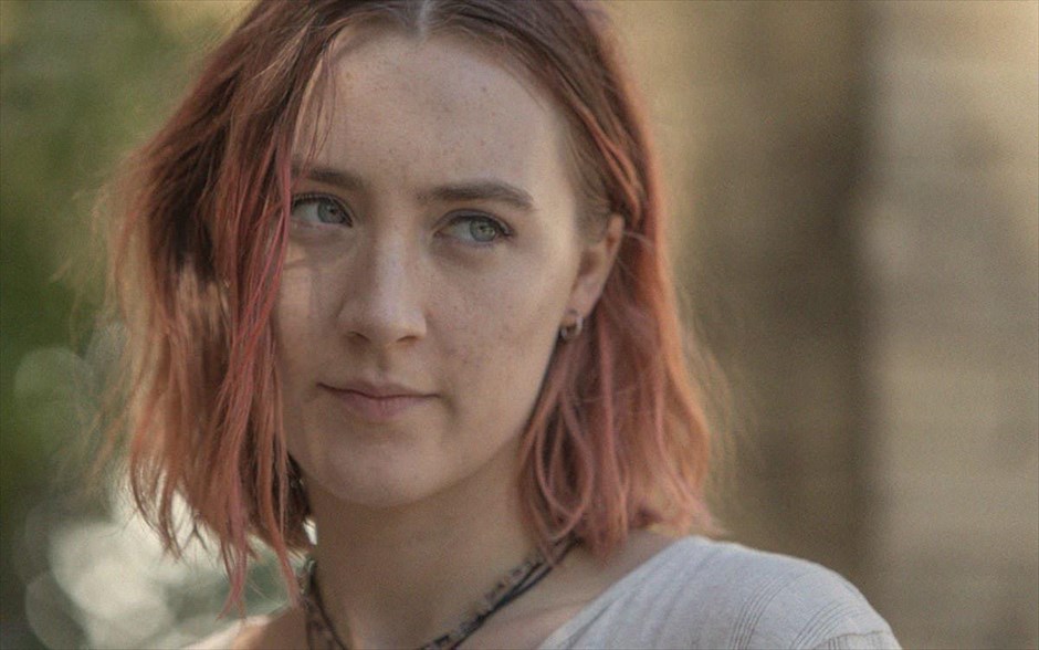 Lady Bird. Ξετυλίγοντας την ιστορία ενηλικίωσης ενός κοριτσιού σε μια επαρχιακή πόλη της Αμερικής, λίγο μετά την τρομοκρατική επίθεση της 11ης Σεπτεμβρίου (Lady Bird).