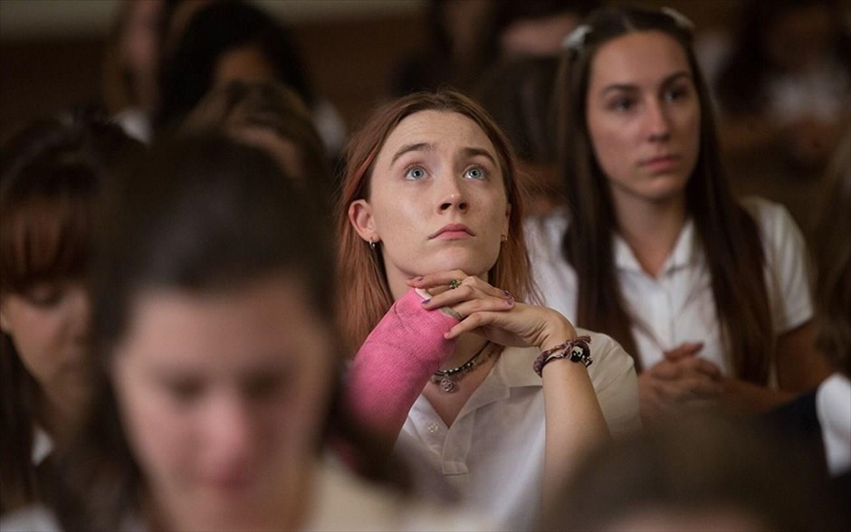 Lady Bird. Ξετυλίγοντας την ιστορία ενηλικίωσης ενός κοριτσιού σε μια επαρχιακή πόλη της Αμερικής, λίγο μετά την τρομοκρατική επίθεση της 11ης Σεπτεμβρίου (Lady Bird).