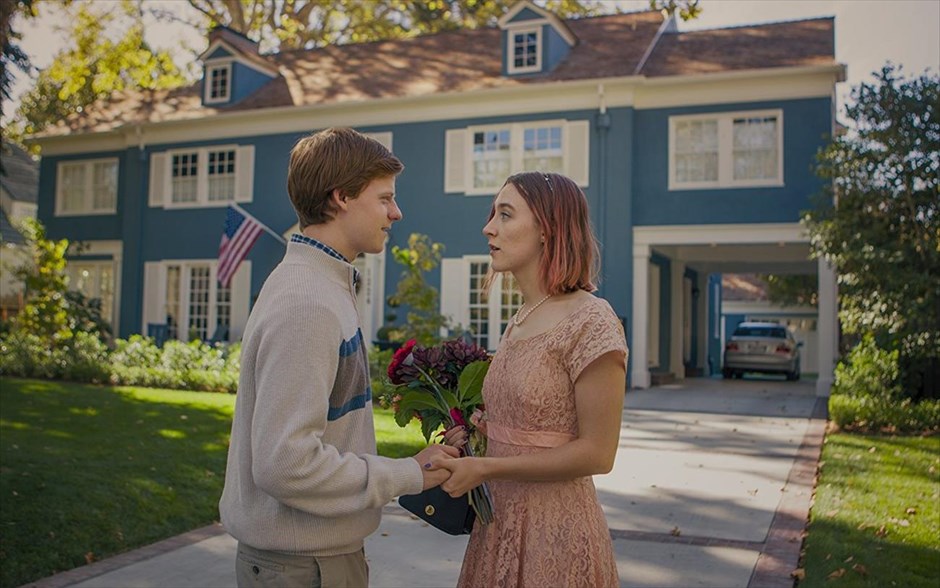 Lady Bird. Ξετυλίγοντας την ιστορία ενηλικίωσης ενός κοριτσιού σε μια επαρχιακή πόλη της Αμερικής, λίγο μετά την τρομοκρατική επίθεση της 11ης Σεπτεμβρίου (Lady Bird).