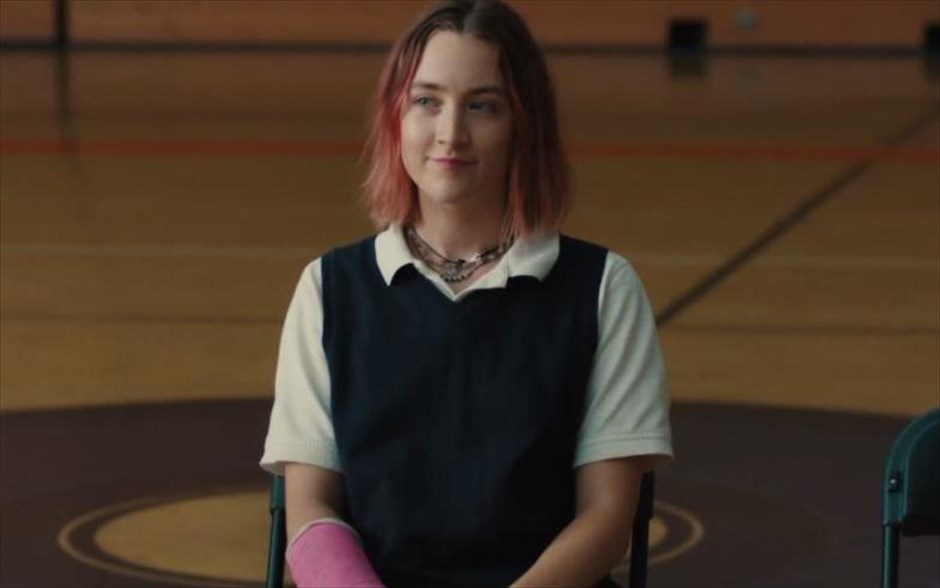 Lady Bird. Ξετυλίγοντας την ιστορία ενηλικίωσης ενός κοριτσιού σε μια επαρχιακή πόλη της Αμερικής, λίγο μετά την τρομοκρατική επίθεση της 11ης Σεπτεμβρίου (Lady Bird).