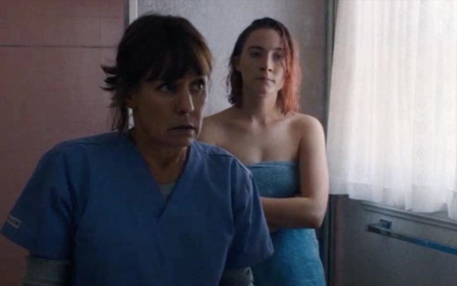 Lady Bird. Ξετυλίγοντας την ιστορία ενηλικίωσης ενός κοριτσιού σε μια επαρχιακή πόλη της Αμερικής, λίγο μετά την τρομοκρατική επίθεση της 11ης Σεπτεμβρίου (Lady Bird).