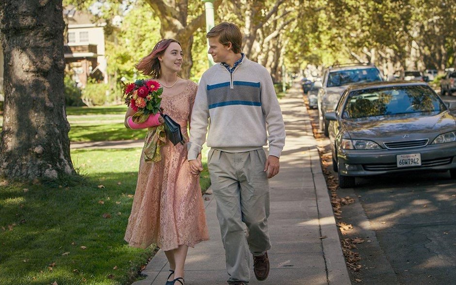 Lady Bird. Ξετυλίγοντας την ιστορία ενηλικίωσης ενός κοριτσιού σε μια επαρχιακή πόλη της Αμερικής, λίγο μετά την τρομοκρατική επίθεση της 11ης Σεπτεμβρίου (Lady Bird).