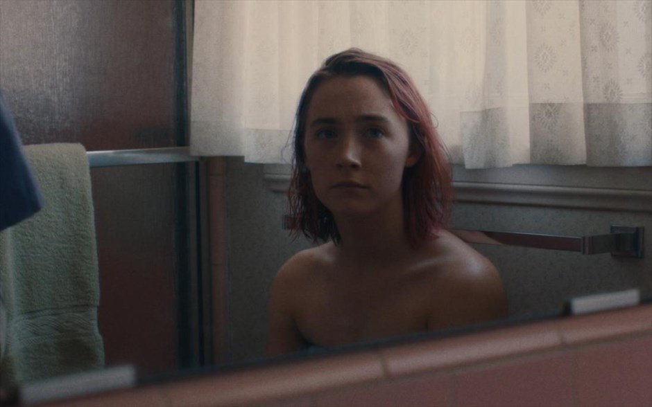 Lady Bird. Ξετυλίγοντας την ιστορία ενηλικίωσης ενός κοριτσιού σε μια επαρχιακή πόλη της Αμερικής, λίγο μετά την τρομοκρατική επίθεση της 11ης Σεπτεμβρίου (Lady Bird).