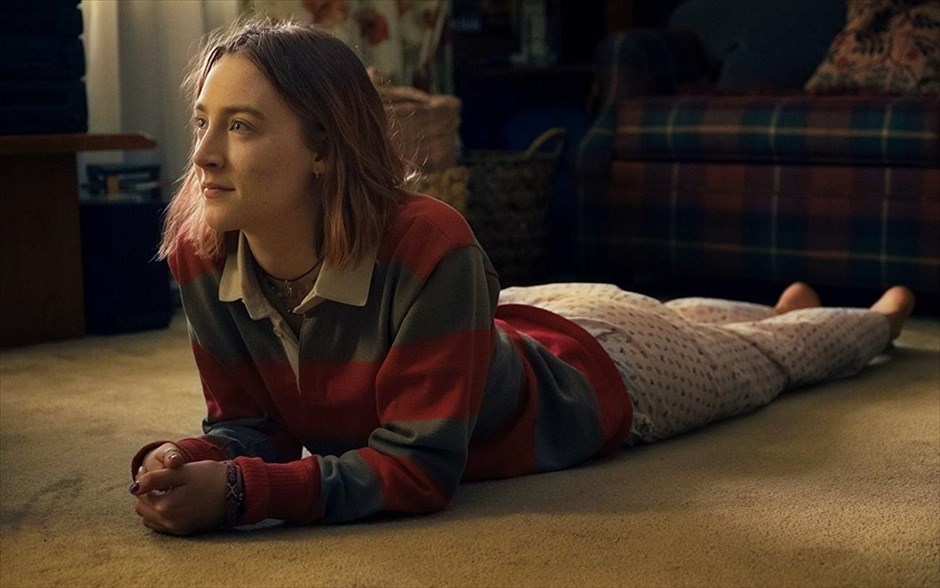 Lady Bird. Ξετυλίγοντας την ιστορία ενηλικίωσης ενός κοριτσιού σε μια επαρχιακή πόλη της Αμερικής, λίγο μετά την τρομοκρατική επίθεση της 11ης Σεπτεμβρίου (Lady Bird).
