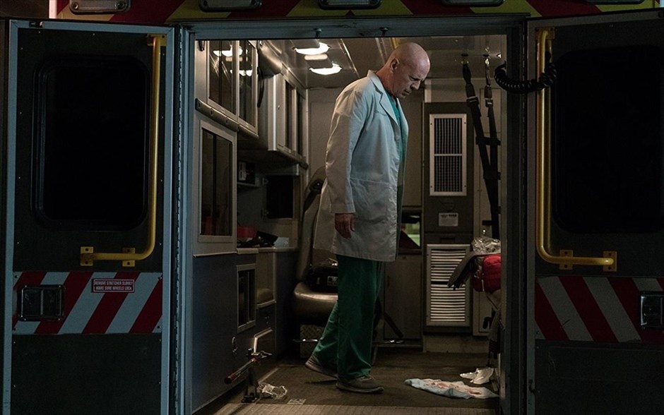 Death wish. Βασισμένο στο βιβλίο του Μπράιαν Γκάρφιλντ, το αστυνομικό θρίλερ δράσης του Ιλάι Ροθ είναι ριμέικ του καλτ θρίλερ του 1974, σε σκηνοθεσία του Μάικλ Ουίνερ, με τον Τσαρλς Μπρόνσον στον πρωταγωνιστικό ρόλο, τον οποίο τώρα ανέλαβε ο Μπρους Ουίλις, πλαισιωμένος από τους Βίνσεντ Ντ
