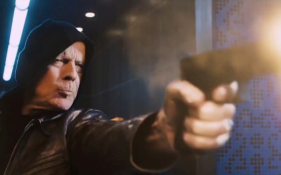 Death wish. Βασισμένο στο βιβλίο του Μπράιαν Γκάρφιλντ, το αστυνομικό θρίλερ δράσης του Ιλάι Ροθ είναι ριμέικ του καλτ θρίλερ του 1974, σε σκηνοθεσία του Μάικλ Ουίνερ, με τον Τσαρλς Μπρόνσον στον πρωταγωνιστικό ρόλο, τον οποίο τώρα ανέλαβε ο Μπρους Ουίλις, πλαισιωμένος από τους Βίνσεντ Ντ