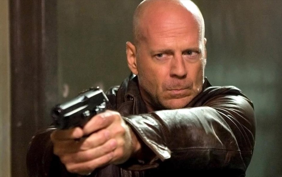 Death wish. Βασισμένο στο βιβλίο του Μπράιαν Γκάρφιλντ, το αστυνομικό θρίλερ δράσης του Ιλάι Ροθ είναι ριμέικ του καλτ θρίλερ του 1974, σε σκηνοθεσία του Μάικλ Ουίνερ, με τον Τσαρλς Μπρόνσον στον πρωταγωνιστικό ρόλο, τον οποίο τώρα ανέλαβε ο Μπρους Ουίλις, πλαισιωμένος από τους Βίνσεντ Ντ