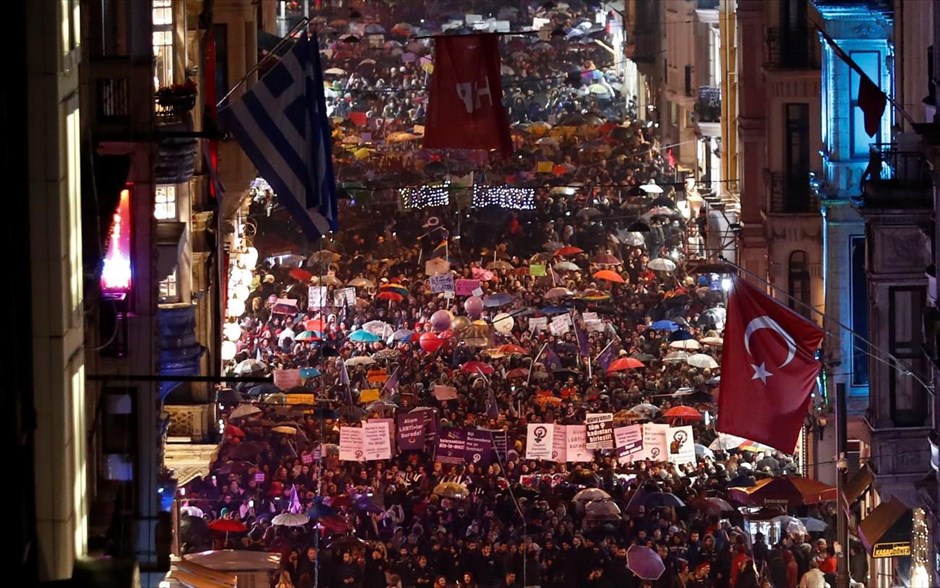 Τουρκία - Μεγάλη διαδήλωση γυναικών στην Κωνσταντινούπολη - Ημέρα της γυναίκας. Κωνσταντινούπολη