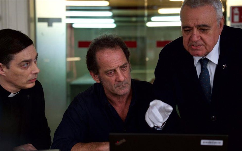 Το όραμα. Ήρωας του γαλλικού δράματος του Ξαβιέ Τζιανόλι, το οποίο διερευνά τις αντοχές της ανθρώπινης πίστης, είναι ένας αμερόληπτος δημοσιογράφος και χαρισματικός ερευνητής, που καλείται σε ένα μικρό χωριό, για να ερευνήσει την εγκυρότητα ενός οράματος.