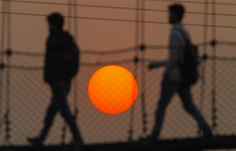 Ηλιοβασίλεμα στο Νεπάλ. Ο ήλιος δύει στην Κατμαντού,&nbsp;πρωτεύουσα&nbsp;του Νεπάλ.