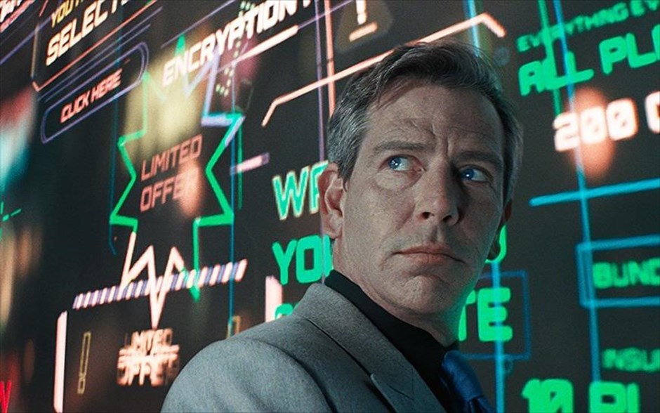 Ready Player One. Ένας νεαρός, αποφασίζοντας να πάρει μέρος σε έναν διαγωνισμό, παρασύρεται σε ένα ξέφρενο κυνήγι θησαυρού που αψηφά τους κανόνες της πραγματικότητας, μέσα σε έναν φανταστικό κόσμο μυστηρίου, ανακαλύψεων και κινδύνων (Ready Player One).