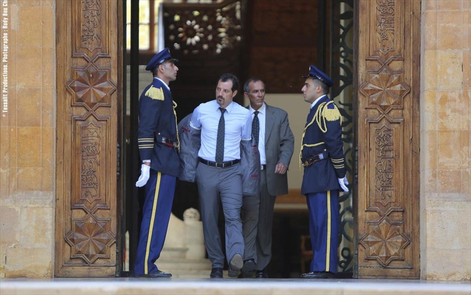 Η προσβολή. Μια προσβολή που ξεφεύγει από κάθε έλεγχο οδηγεί στο δικαστήριο έναν χριστιανό Λιβανέζο κι έναν Παλαιστίνιο πρόσφυγα, στο λιβανέζικο δικαστικό δράμα του Ζιάντ Ντουερί, το οποίο ήταν υποψήφιο για το Όσκαρ ξενόγλωσσης ταινίας.