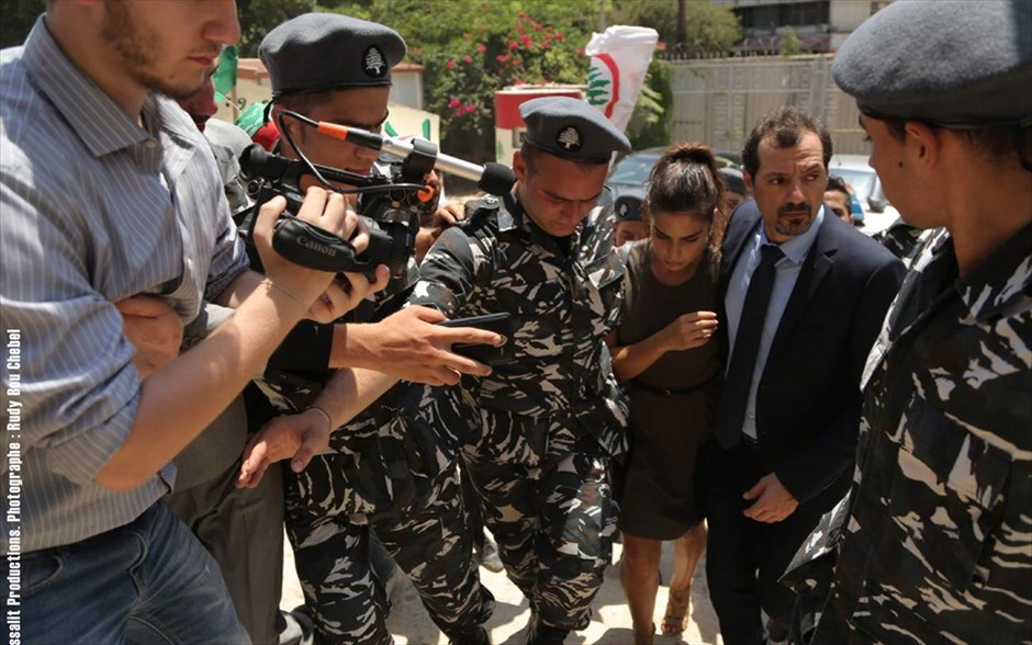 Η προσβολή. Μια προσβολή που ξεφεύγει από κάθε έλεγχο οδηγεί στο δικαστήριο έναν χριστιανό Λιβανέζο κι έναν Παλαιστίνιο πρόσφυγα, στο λιβανέζικο δικαστικό δράμα του Ζιάντ Ντουερί, το οποίο ήταν υποψήφιο για το Όσκαρ ξενόγλωσσης ταινίας.