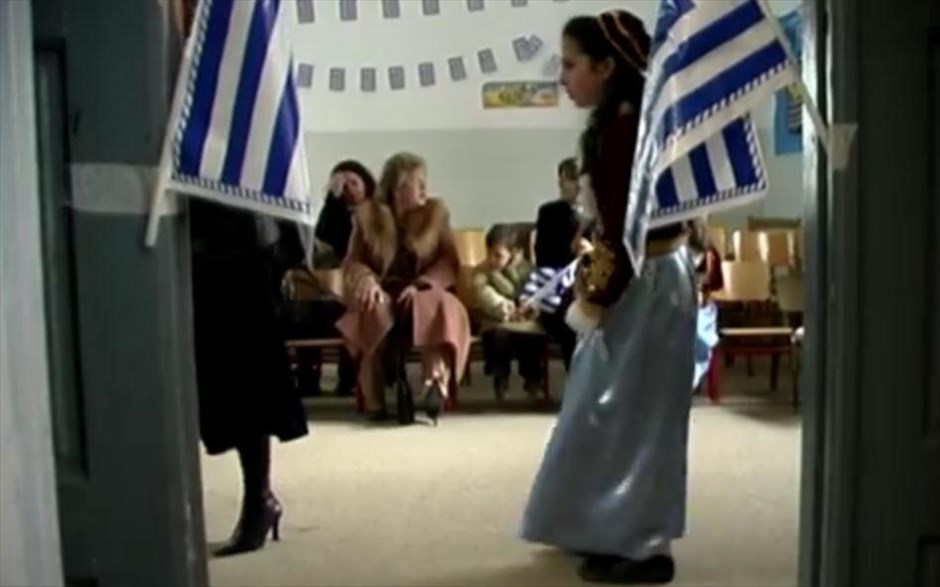 Της πατρίδας μου η σημαία. Η ιστορία του χωριού Βούρβουρα της Αρκαδίας από την Κατοχή έως σήμερα ζωντανεύει στο ντοκιμαντέρ του Στέλιου Χαραλαμπόπουλου, το οποίο, μέσα από την πορεία των κατοίκων του, καταγράφει την πορεία μιας χώρας (Της πατρίδας μου η σημαία).