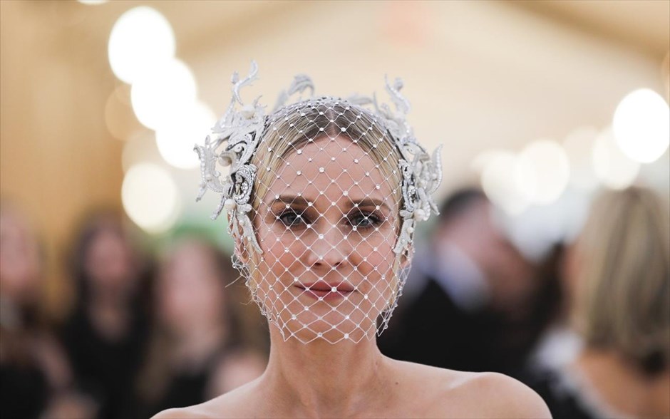 Met Gala: Παρέλαση αστέρων στο κόκκινο χαλί. Νταϊάν Κρούγκερ