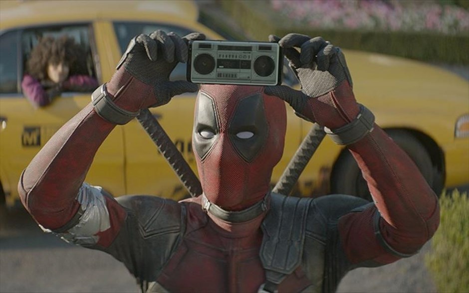Deadpool 2. Όταν ένας σούπερ - στρατιώτης αναλαμβάνει μια αποστολή δολοφονίας, ο Deadpool αναγκάζεται να αναθεωρήσει τις αξίες του για τη φιλία, την οικογένεια και αυτό που πραγματικά σημαίνει να είσαι ήρωας, διαπιστώνοντας ότι, μερικές φορές, για να κάνεις το σωστό, πρέπει να πολεμήσεις βρώμικα (Deadpool 2).