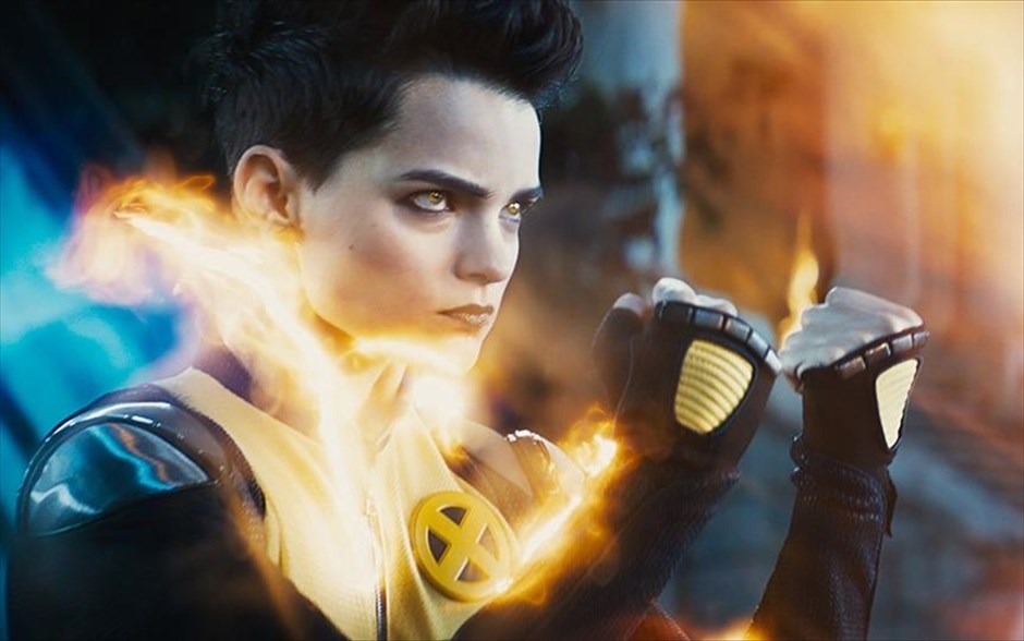 Deadpool 2. Όταν ένας σούπερ - στρατιώτης αναλαμβάνει μια αποστολή δολοφονίας, ο Deadpool αναγκάζεται να αναθεωρήσει τις αξίες του για τη φιλία, την οικογένεια και αυτό που πραγματικά σημαίνει να είσαι ήρωας, διαπιστώνοντας ότι, μερικές φορές, για να κάνεις το σωστό, πρέπει να πολεμήσεις βρώμικα (Deadpool 2).