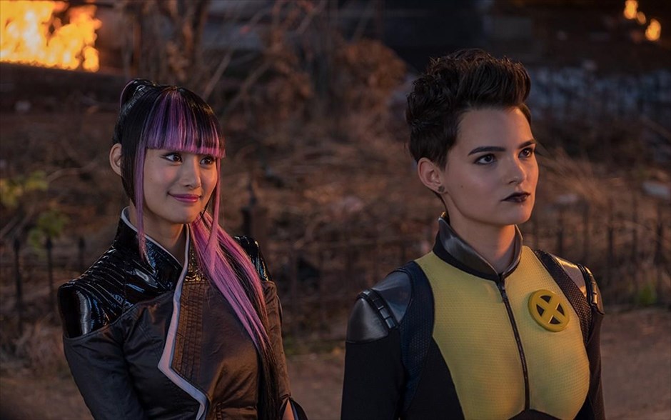 Deadpool 2. Όταν ένας σούπερ - στρατιώτης αναλαμβάνει μια αποστολή δολοφονίας, ο Deadpool αναγκάζεται να αναθεωρήσει τις αξίες του για τη φιλία, την οικογένεια και αυτό που πραγματικά σημαίνει να είσαι ήρωας, διαπιστώνοντας ότι, μερικές φορές, για να κάνεις το σωστό, πρέπει να πολεμήσεις βρώμικα (Deadpool 2).