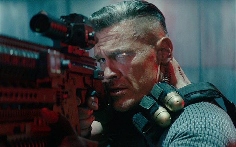 Deadpool 2. Όταν ένας σούπερ - στρατιώτης αναλαμβάνει μια αποστολή δολοφονίας, ο Deadpool αναγκάζεται να αναθεωρήσει τις αξίες του για τη φιλία, την οικογένεια και αυτό που πραγματικά σημαίνει να είσαι ήρωας, διαπιστώνοντας ότι, μερικές φορές, για να κάνεις το σωστό, πρέπει να πολεμήσεις βρώμικα (Deadpool 2).