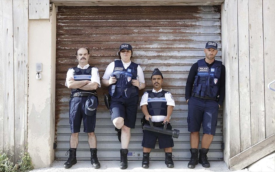 Taxi 5. Όλα ξεκινούν, όταν ένας ικανότατος Παριζιάνος αστυνομικός και άσος στην οδήγηση μετατίθεται, παρά τη θέλησή του, στο αστυνομικό τμήμα της Μασσαλίας και του ανατίθεται να σταματήσει τη δράση μιας ιταλικής συμμορίας που ληστεύει κοσμηματοπώλες και καταφέρνει να ξεφεύγει χάρη σε μια γρήγορη φεράρι.