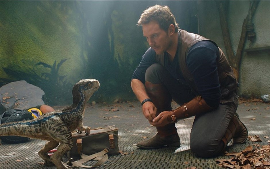 Jurassic World: Το βασίλειο έπεσε. Τρία χρόνια μετά την καταστροφή του θεματικού πάρκου του Jurassic World από τους δεινοσαύρους που το έσκασαν από τα κλουβιά τους, η αγαπημένη περιπέτεια φαντασίας επιστρέφει, σκηνοθετημένη από τον Τζ. Α. Μπαγιονά (Jurassic World: Το βασίλειο έπεσε).