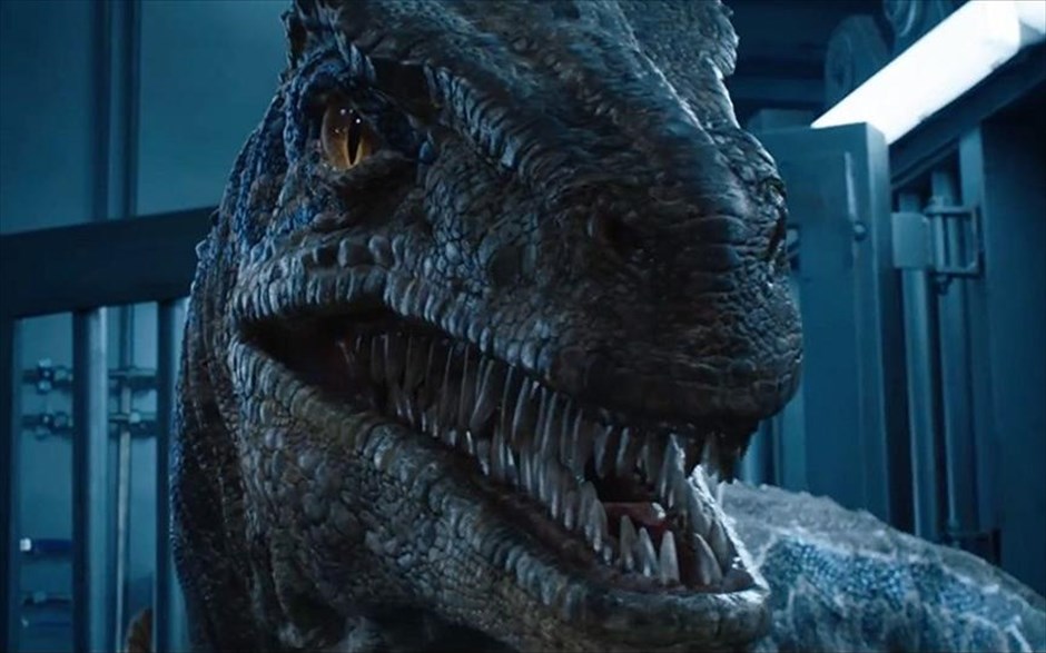 Jurassic World: Το βασίλειο έπεσε. Τρία χρόνια μετά την καταστροφή του θεματικού πάρκου του Jurassic World από τους δεινοσαύρους που το έσκασαν από τα κλουβιά τους, η αγαπημένη περιπέτεια φαντασίας επιστρέφει, σκηνοθετημένη από τον Τζ. Α. Μπαγιονά (Jurassic World: Το βασίλειο έπεσε).