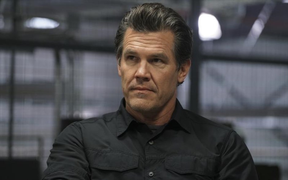 «Sicario 2: Η μάχη των εκτελεστών». Στη συνέχεια του αστυνομικού θρίλερ δράσης «Sicario: Ο εκτελεστής» (2015), την οποία σκηνοθετεί ο Στέφανο Σολίμα, ξεκινά ένα νέο κεφάλαιο. Στον πόλεμο μεταξύ των εμπόρων ναρκωτικών δεν υπάρχουν κανόνες. Έτσι, όταν η κυβέρνηση των ΗΠΑ υποψιάζεται ότι πλέον τα καρτέλ δεν εισάγουν μόνο παράνομα ναρκωτικά, αλλά και τρομοκράτες, ένας ομοσπονδιακός πράκτορας προσπαθεί με κάθε τρόπο να βάλει τέλος στις διαμάχες.