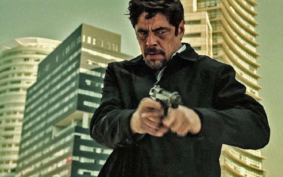 «Sicario 2: Η μάχη των εκτελεστών». Στη συνέχεια του αστυνομικού θρίλερ δράσης «Sicario: Ο εκτελεστής» (2015), την οποία σκηνοθετεί ο Στέφανο Σολίμα, ξεκινά ένα νέο κεφάλαιο. Στον πόλεμο μεταξύ των εμπόρων ναρκωτικών δεν υπάρχουν κανόνες. Έτσι, όταν η κυβέρνηση των ΗΠΑ υποψιάζεται ότι πλέον τα καρτέλ δεν εισάγουν μόνο παράνομα ναρκωτικά, αλλά και τρομοκράτες, ένας ομοσπονδιακός πράκτορας προσπαθεί με κάθε τρόπο να βάλει τέλος στις διαμάχες.
