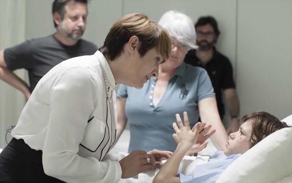 Η απαγωγή. Η απαγωγή:&nbsp;Στο ισπανικό θρίλερ μυστηρίου της Μαρ Ταργκάρονα, μία κορυφαία δικηγόρος, μετά την ατιμωρησία του απαγωγέα του παιδιού της, αποφασίζει&nbsp;να πάρει τη δικαιοσύνη στα χέρια της. Όμως, η κατάσταση βγαίνει εκτός ελέγχου, με απρόβλεπτες συνέπειες.Παίζουν οι Μπιάνκα Πορτίγιο, Αντόνιο Ντεσέντ, Βισέντε Ρομέρο, Μαρκ Ντόμενεκ και Χοσέ Κορονάδο.