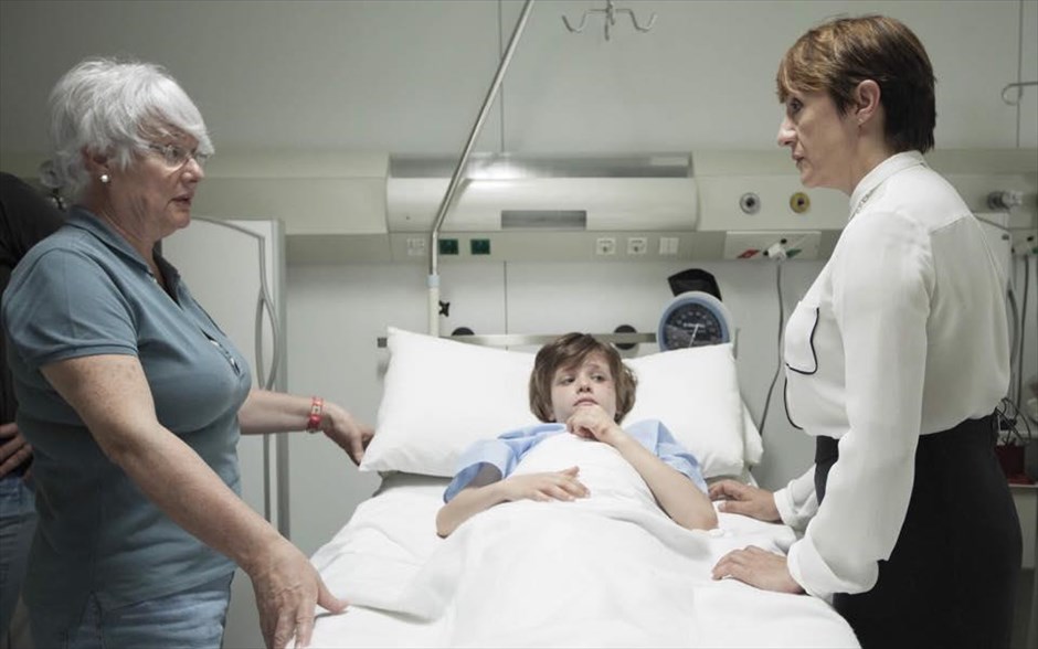 Η απαγωγή. Η απαγωγή:&nbsp;Στο ισπανικό θρίλερ μυστηρίου της Μαρ Ταργκάρονα, μία κορυφαία δικηγόρος, μετά την ατιμωρησία του απαγωγέα του παιδιού της, αποφασίζει&nbsp;να πάρει τη δικαιοσύνη στα χέρια της. Όμως, η κατάσταση βγαίνει εκτός ελέγχου, με απρόβλεπτες συνέπειες.Παίζουν οι Μπιάνκα Πορτίγιο, Αντόνιο Ντεσέντ, Βισέντε Ρομέρο, Μαρκ Ντόμενεκ και Χοσέ Κορονάδο.