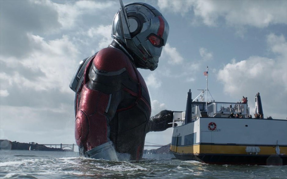 Ο Ant - Man και η Σφήκα. Ο Ant - Man και η Σφήκα:&nbsp;Μετά τις περιπέτειές του με τους Εκδικητές στο «Captain America: Εμφύλιος πόλεμος», ο ήρωας της Marvel έρχεται αντιμέτωπος με τις συνέπειες των επιλογών του ως σούπερ ήρωας και ως πατέρας, στην περιπέτεια φαντασίας του Πέιτον Ριντ.&nbsp;Ενώ προσπαθεί να ισορροπήσει την κανονική του ζωή με τις ευθύνες του ως Ant - Man, καλείται να ξαναφορέσει τη στολή του&nbsp;για μια επείγουσα αποστολή. Παίζουν οι Πολ Ρουντ, Εβάντζελιν Λίλι, Μισέλ Φάιφερ, Μάικλ Ντάγκλας και Λόρενς Φίσμπερν.