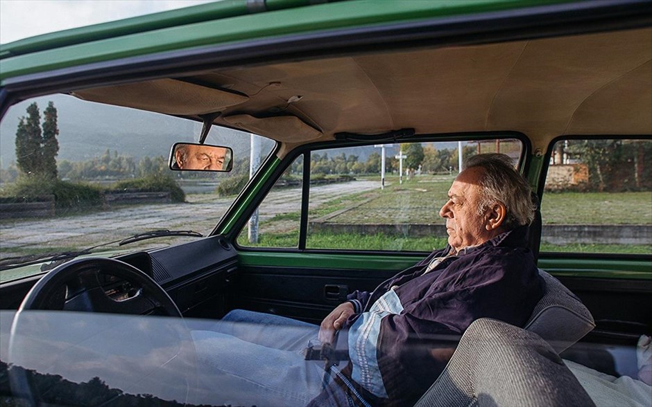Μυστικό συστατικό. Βραβευμένη σε πολλά Φεστιβάλ, η μαύρη κωμωδία του Σκοπιανού σκηνοθέτη Γκιόρτσε Σταβρέσκι αφηγείται την ιστορία ενός γιου, ο οποίος φτιάχνει ένα κέικ από κλεμμένη μαριχουάνα, προκειμένου να ανακουφίσει τον πόνο του καρκινοπαθή πατέρα του.