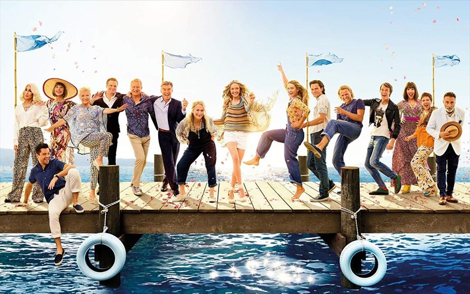 Mamma mia! Here we go again. Σκηνοθετημένη από τον Ολ Πάρκερ, η συνέχεια του αγαπημένου μιούζικαλ που έγινε παγκόσμιο εισπρακτικό φαινόμενο και εκτόξευσε τον τουρισμό της Ελλάδας έρχεται να ξεσηκώσει και πάλι το κοινό με την καλοκαιρινή της διάθεση και τα τραγούδια των ΑΒΒΑ.