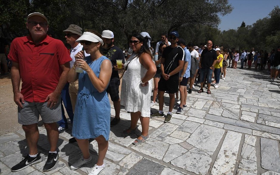 Ακρόπολη- τουρισμός- καύσωνας. 