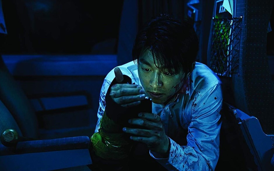 Το Εξπρές των Ζωντανών Νεκρών. Στην ταινία τρόμου του Σανγκ-Χο Γιεόν, ένας άγνωστου ταυτότητας ιός εξελίσσεται σε πανδημία και μεταμορφώνει τους κατοίκους της Νότιας Κορέας σε ζωντανούς νεκρούς.